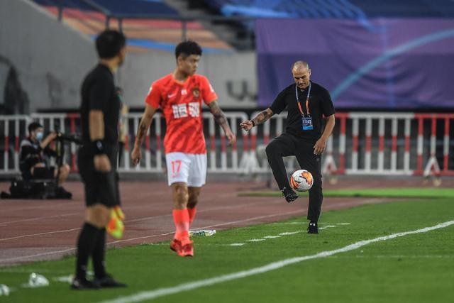 欧联附加赛-奇克双响莱奥破门 AC米兰3-0雷恩
